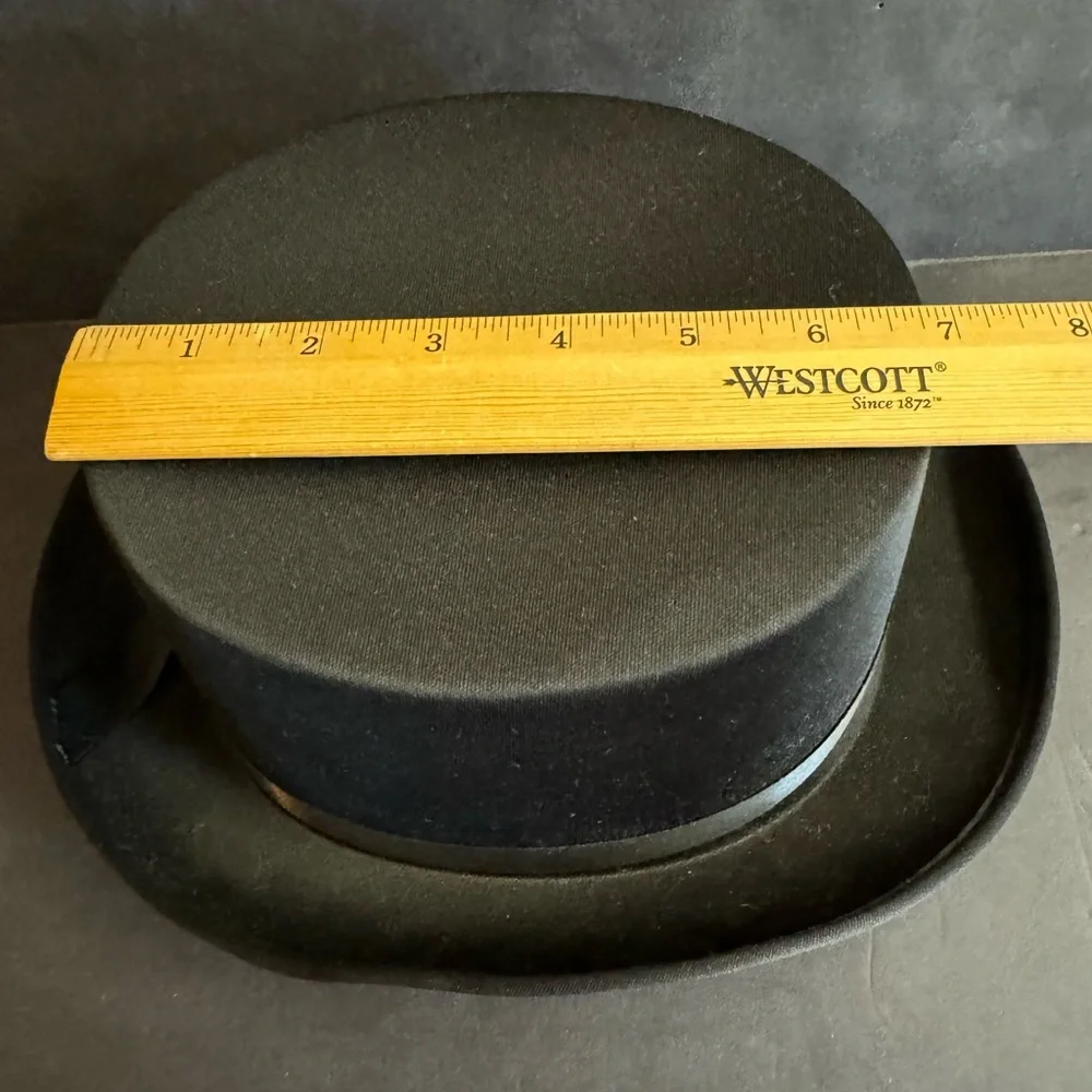 Vintage satin top hat with black ribbon band.Measurements in listing photo - Picture 4 of 9